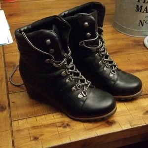 Black Wedged Esprit boots